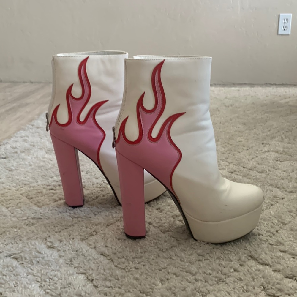 Size 8 heeled boots